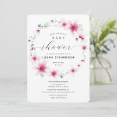明るい赤紫色ピンクウォーターカラーフローラリースベビーシャワー 招待状 (スタンド正面)