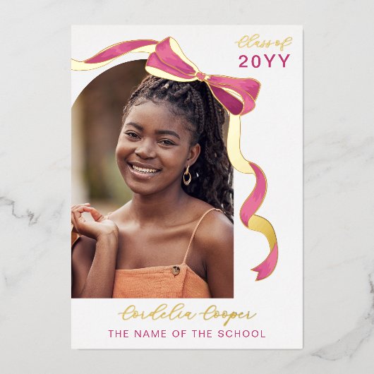 明るい赤紫色ピンク金ゴールド弓アーチフォトフォイル卒業 箔招待状 (正面)