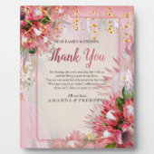 明るい赤紫色プロテアと赤面&金ゴールドリボン フォトプラーク (正面)