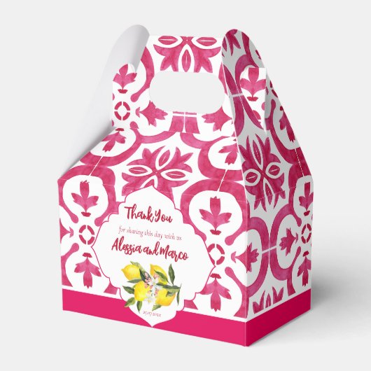 明るい赤紫色マジョリカマゼンタタイルパーソナライズされた フェイバーボックス (正面サイド)