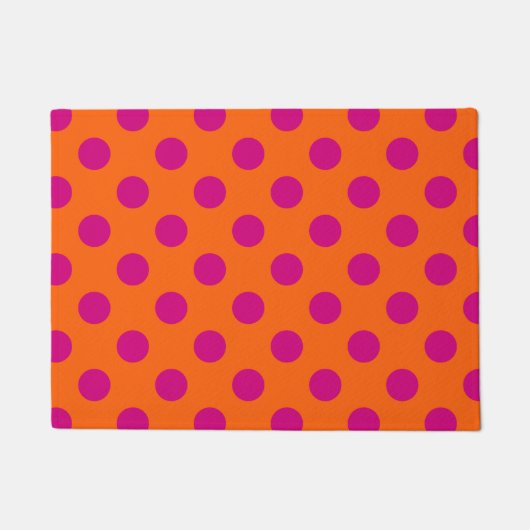 明るい赤紫色水玉模様オンオレンジ ドアマット (正面)