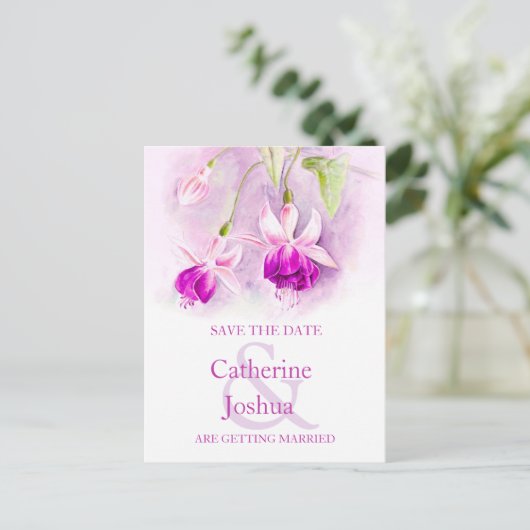 明るい赤紫色絵を描フラワーパープル日付カードを保存 案内ポストカード (スタンド正面)