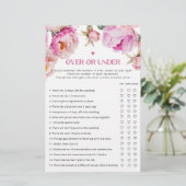 明るい赤紫色花びらの上または下のブライダルシャワーゲーム (スタンド正面)