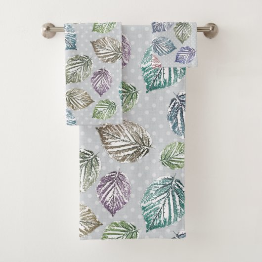 明るい離れグレーの背景に開いた作業の バスタオルセット (インサイチュ)