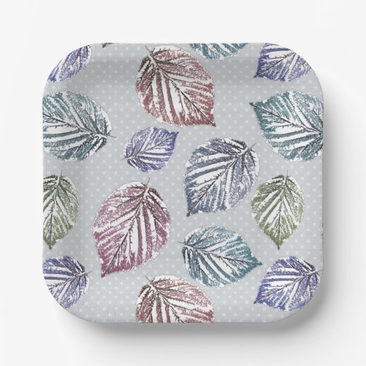 明るい離れグレーの背景に開いた作業の ペーパープレート (正面)