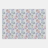 明るい離れグレーの背景に開いた作業の ラッピングペーパーシート (正面)