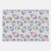 明るい離れグレーの背景に開いた作業の ラッピングペーパーシート (正面)