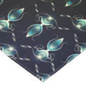 明るい青い宝石の上品な白熱［赤熱］光を放つ外観 テーブルクロス (アングル)