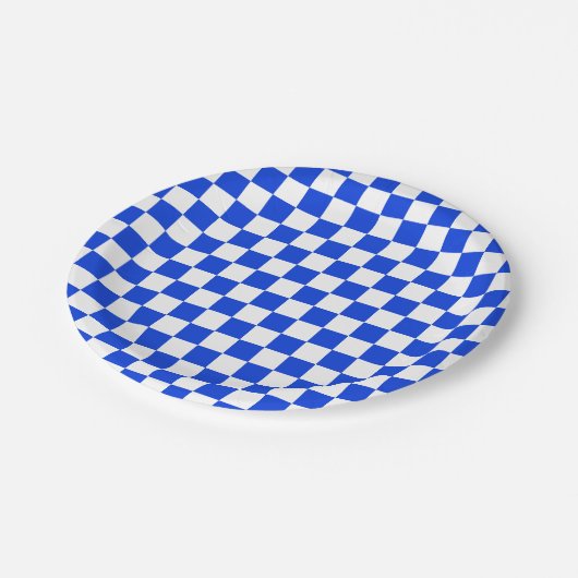 明るい青と白のチェッカーボードチェックパターン ペーパープレート (アングル)