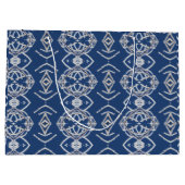 明るい青と白の雪の図形のパターン ラージペーパーバッグ (裏面)