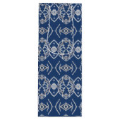 明るい青と白の雪の図形のパターン ワインギフトバッグ (正面)