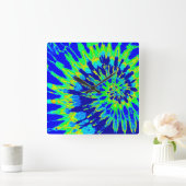 明るい青と緑のスパイラル絞り染め時計 スクエア壁時計 (ホーム)