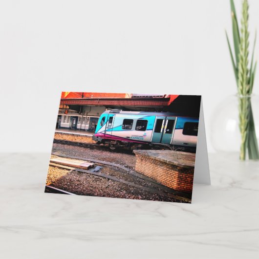 明るい青の列車、橋の下 カード (正面)