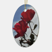 明るい青空に赤いバラ セラミックオーナメント (左)