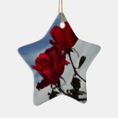 明るい青空に赤いバラ セラミックオーナメント (右)