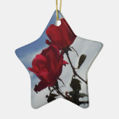 明るい青空に赤いバラ セラミックオーナメント (左)