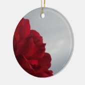 明るい青空に赤いバラ セラミックオーナメント (左)