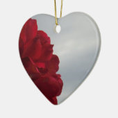 明るい青空に赤いバラ セラミックオーナメント (左)