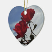 明るい青空に赤いバラ セラミックオーナメント (左)