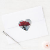 明るい青空に赤いバラ ハートシール (封筒)