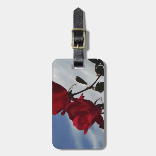 明るい青空に赤いバラ ラゲッジタグ (正面縦)