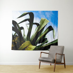 明るい青空を持つ緑のアロエ植物 タペストリー