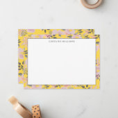 明るい黄色とピンクの花の柄と名前 ノートカード (正面/裏面インサイチュ)