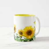 明るい黄色のひまわりと蝶 ツートーンマグカップ (正面右)