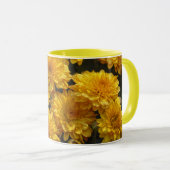 明るい黄色のキクの花 フラワーマグ マグカップ (正面右)