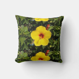 明るい黄色の春の花 クッション