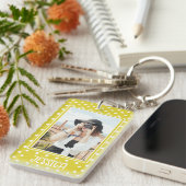 明るい黄色の水玉模様カスタムの写真と名前 キーホルダー (正面右)