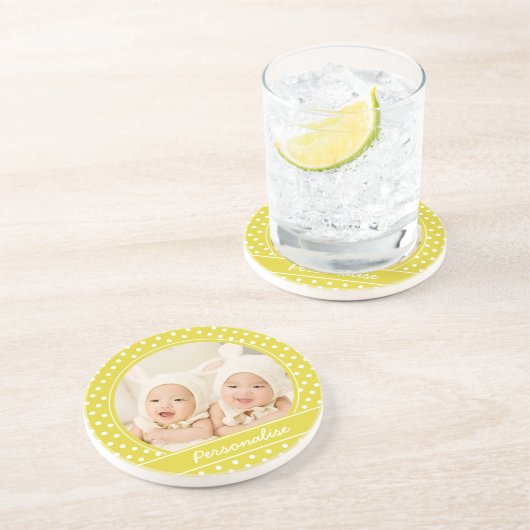 明るい黄色の水玉模様カスタムの写真と名前 コースター (側面)