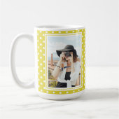 明るい黄色の水玉模様カスタム2写真と名前 コーヒーマグカップ (左)