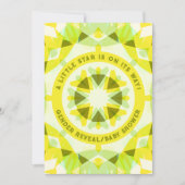 明るい黄色の緑の星のジェンダーが赤ちゃんのシャワーを明らかにする 招待状 (正面)