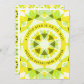 明るい黄色の緑の星のジェンダーが赤ちゃんのシャワーを明らかにする 招待状 (正面/裏面)