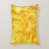 明るい黄色の羽 アクセントクッション (正面(垂直))
