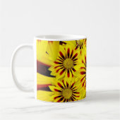 明るい黄色の花 コーヒーマグカップ (左)