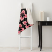 明るい2トーンのピンクの花模様 シェルパブランケット (インサイチュ)