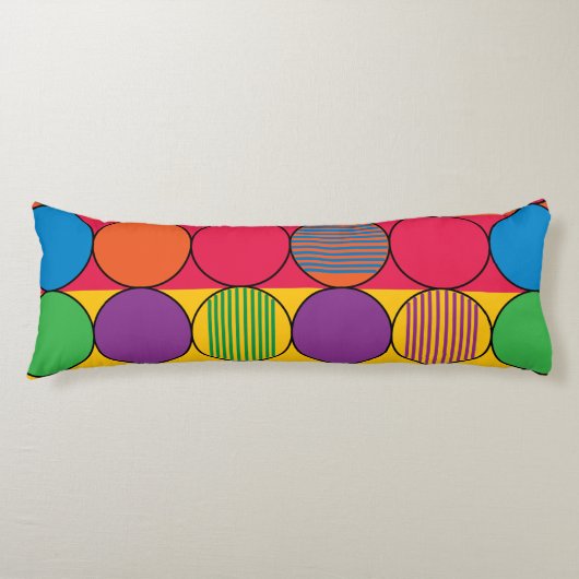 明るくカラーサークルは縞で飾り、 ボディピロー (正面)