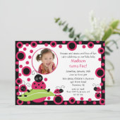 明るく及びはっきりしたなてんとう虫の写真の誕生日の招待状 招待状 (スタンド正面)