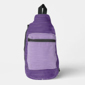 明るく濃い紫色のブラシ仕上げメタルのルックテクスチャ スリングバッグ (正面)