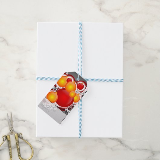 明るく赤いオレンジおよび銀製のクリスマスオーナメント ギフトタグ (より糸付き)