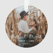 +明る結婚したいカップルの初めてのクリスマス写真 オーナメント (正面)