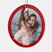 明メリーるい |モダンタイポグラフィレッドクリスマス セラミックオーナメント (左)