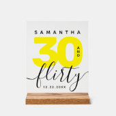 明モダンガーリーるい黄色30と気のあるそぶりをした誕生日 アクリルサイン (正面)