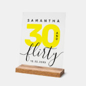 明モダンガーリーるい黄色30と気のあるそぶりをした誕生日 アクリルサイン (傾斜)