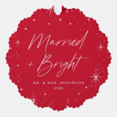 明モダン結婚したるい赤の休日の写真 オーナメントカード (正面)