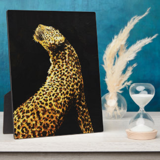 明暗のコントラストが美しいヒョウ – Chiaroscuro Wildlife フォトプラーク