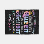 昔々、4月1日に女王が生まれ出た フリースブランケット (正面(横))