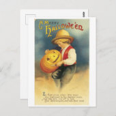 昔ながらのハロウィーン、少年がカボチャのランタンを作る ポストカード (正面/裏面)